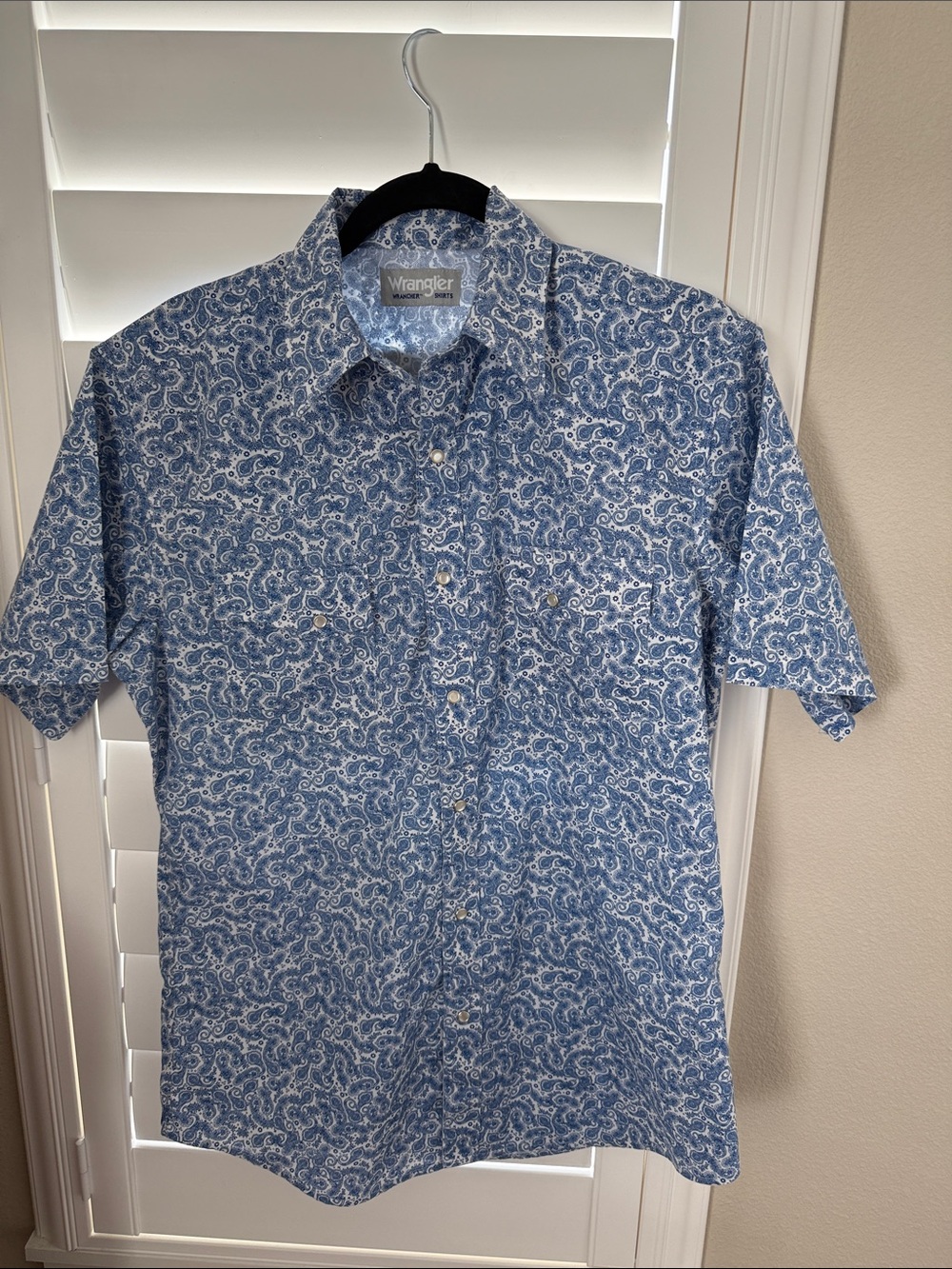Wrangler Blue Paisley Short-Sleeve Button Down Shirt